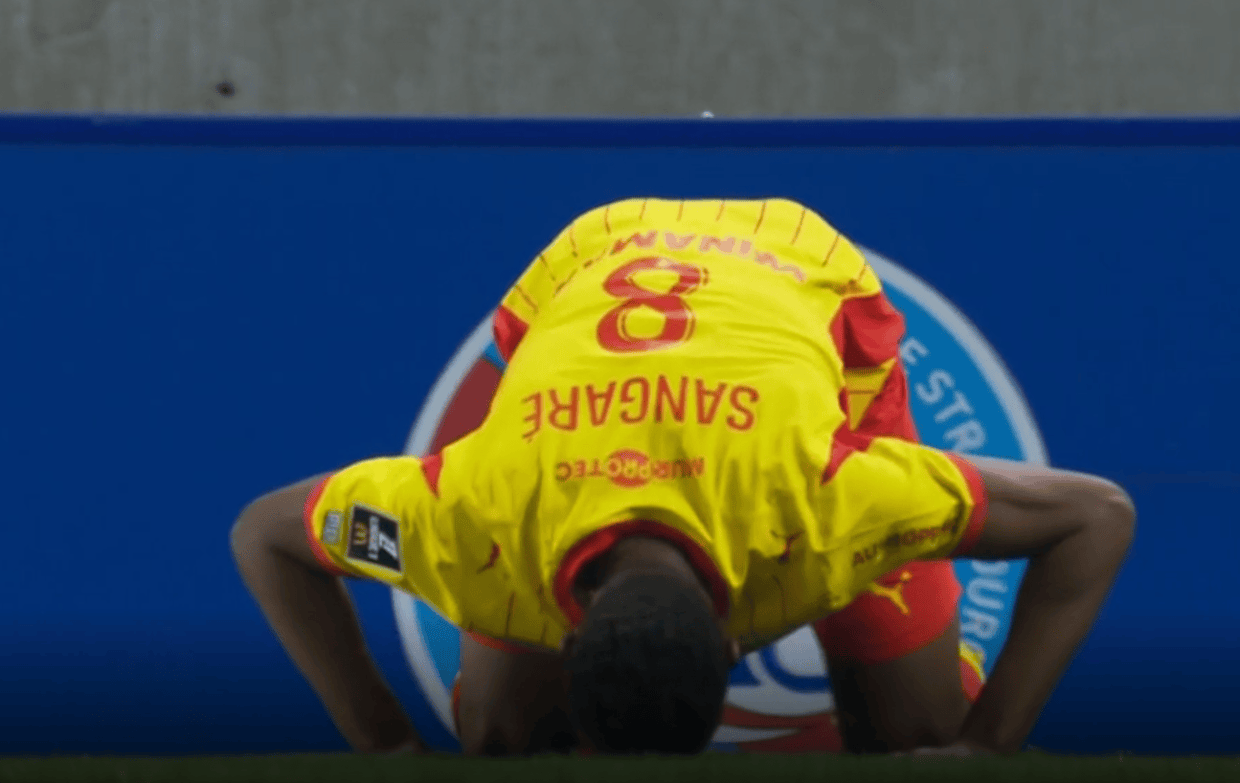 2场狂丢5分！争冠热门又翻车：无缘登顶法甲，落后大巴黎1分